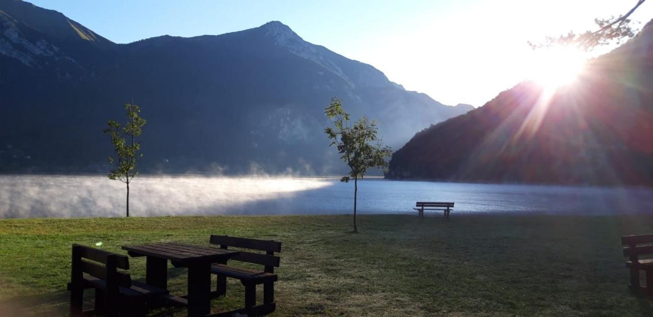 Albergo Vittoria Tiarno di Sopra ภายนอก รูปภาพ